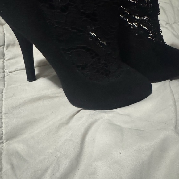 ❤️🔥AUTHENTIC🔥❤️Dolce & Gabbana Black sued and lace booties. - Picture 6 of 12